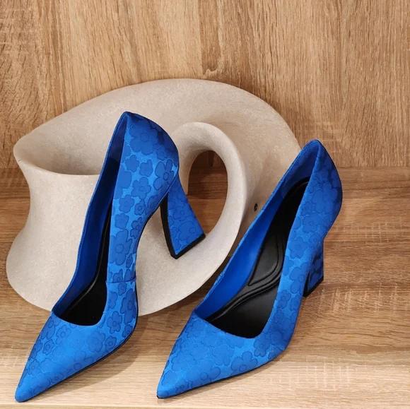 Gianni Bini Women's Self-Made Daisy Satin Blue Closed Toe Pumps Size 8.5 - Picture 4 of 7